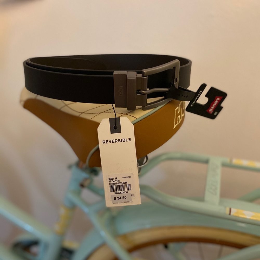 38 Men’s Levi’s Belt